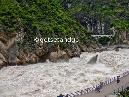 The might Yangtze, Tiger Leaping Gorge, Yunnan